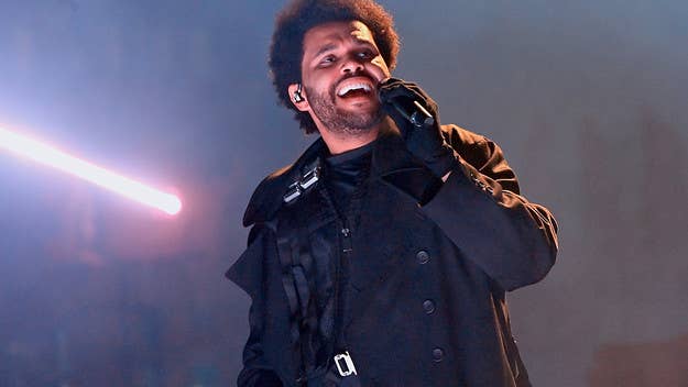 The Weeknd had to stop his concert in Los Angeles after losing his voice. He later took to his Twitter account to make a formal apology to his fans and team.
