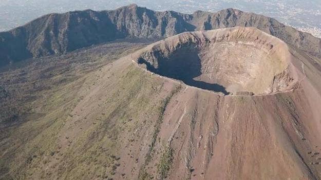A 23-year-old U.S. tourist from Baltimore was rescued after he fell into the crater of Mount Vesuvius, the volcano in Italy that destroyed Pompeii. 