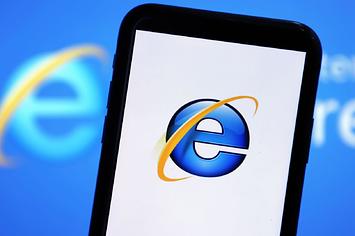 An Internet Explorer browser interface is displayed on a mobile device