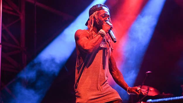 Lil Wayne interrupted his set to curse out a fan who threw a "flag" onstage during his first song at a Jacksonville, Florida concert over the weekend.