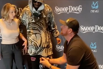 Snoop Dogg fan proposes at his feet