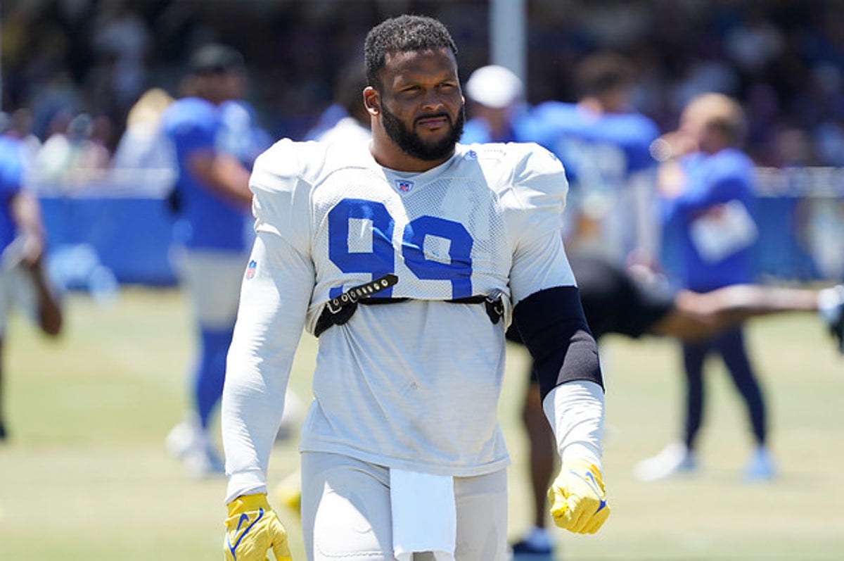 Footage shows Aaron Donald hitting players with two helmets in Rams vs  Bengals brawl