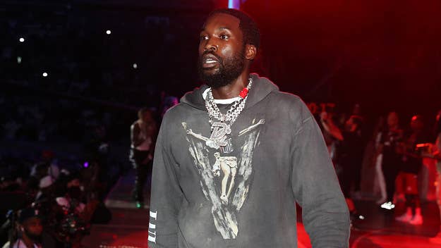 Fresh off parting ways with Jay-Z’s Roc Nation Management, Meek Mill took to Instagram on Saturday to show off a new dreamcatcher-style Dreamchasers chain.