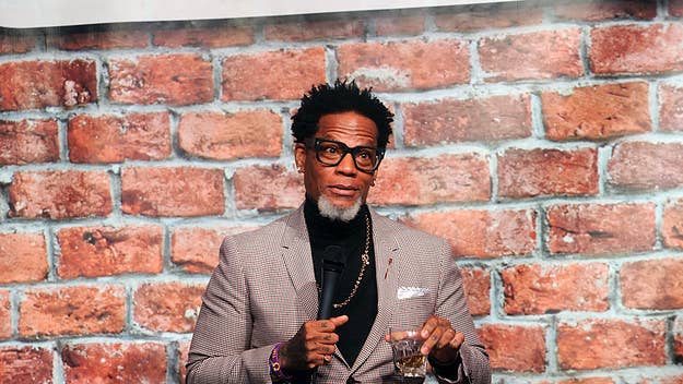 The back-and-forth between D.L. Hughley and Mo'Nique has persisted for days following a contract-related dispute spurred by a show in Detroit.
