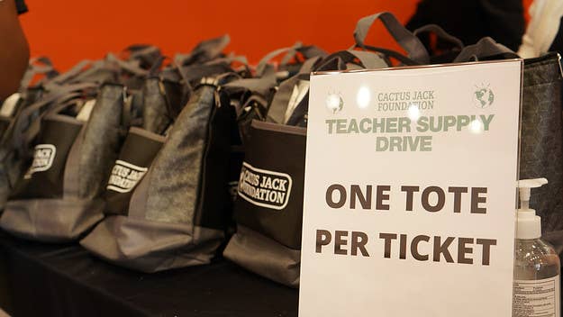 The drive ultimately saw 1,000 teachers being given a tote bag filled with school supplies, as well as a gift card to purchase additional supplies.