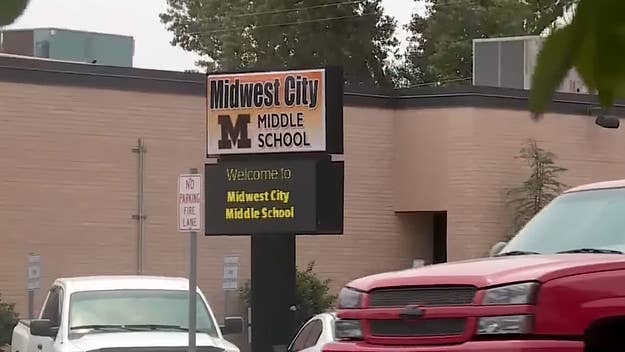 28-year-old teacher Ivy Reneau is under investigation after she allegedly sent nude photos and videos to a 16-year-old student who then blackmailed her.