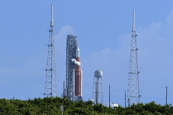 Artemis rocket launched delayed due to fuel leak