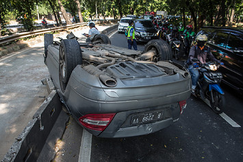 Car accident photographed in Jakarta