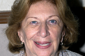 Actor Liz Sheridan in a photo from the Official TV Land Convention in 2003