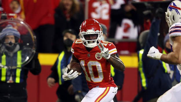After contract negotiations between the Kansas City Chiefs and Tyreek Hill came to a standstill, the star wide receiver has been traded to Miami.
