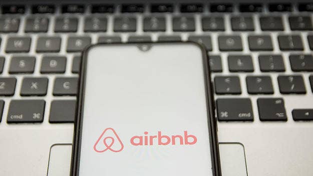 In an effort to support Ukraine amid Russia’s invasion, Canadians have booked over 3000 nights in Ukraine on Airbnb with no plans to travel.