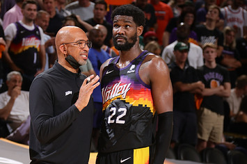 Phoenix Suns coach Monty Williams talks with Deandre Ayton during 2021 NBA Finals