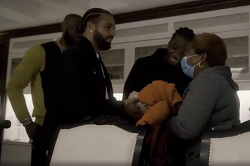 Drake gifts basketball player and his mom $100,000 from Stake.