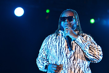 T-Pain performs live on stage with The Roots and DJ Jazzy Jeff
