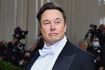 Elon Musk arrives for the 2022 Met Gala at the Metropolitan Museum of Art