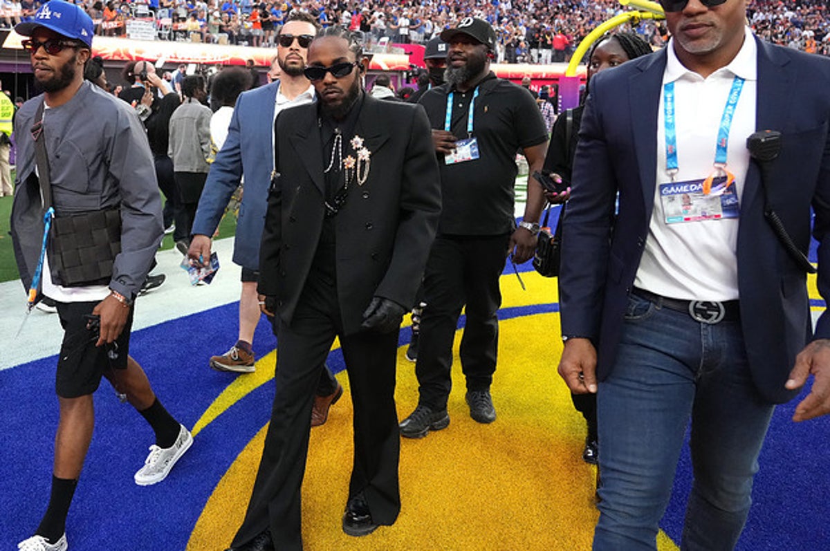 NFL on X: .@kendricklamar honored Virgil Abloh by wearing a full look from  the late designer's final Louis Vuitton menswear collection for his Super  Bowl halftime performance. #SBLVI  / X