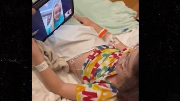 The musician can be seen in a new video obtained by TMZ on a bedside video call with 5-year-old Blakely Bergenfeld, before she successfully underwent surgery.