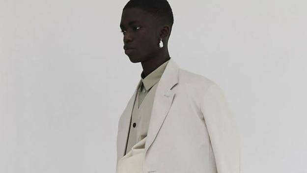Nick Wakeman’s Studio Nicholson label has recently previewed its SS22 collection, offering plush fabrics and contemporary loose-fitting silhouettes.