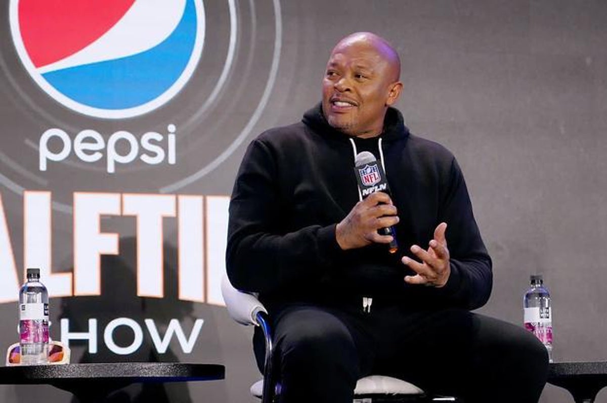 Dr. Dre, Snoop Dogg and Mary J. Blige Pepsi Halftime press conference, Dr.  Dre, Snoop Dogg and Mary J. Blige preview the #PepsiHalftime Show! #SBLVI, By NFL