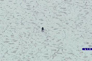 Man walks on frozen Lake Michigan in Chicago gets rescued.