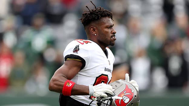 The Bucs were trailing the Jets when a visibly upset Brown launched into a tantrum on the sidelines. How did AB's star fall so far from his Pittsburgh days?
