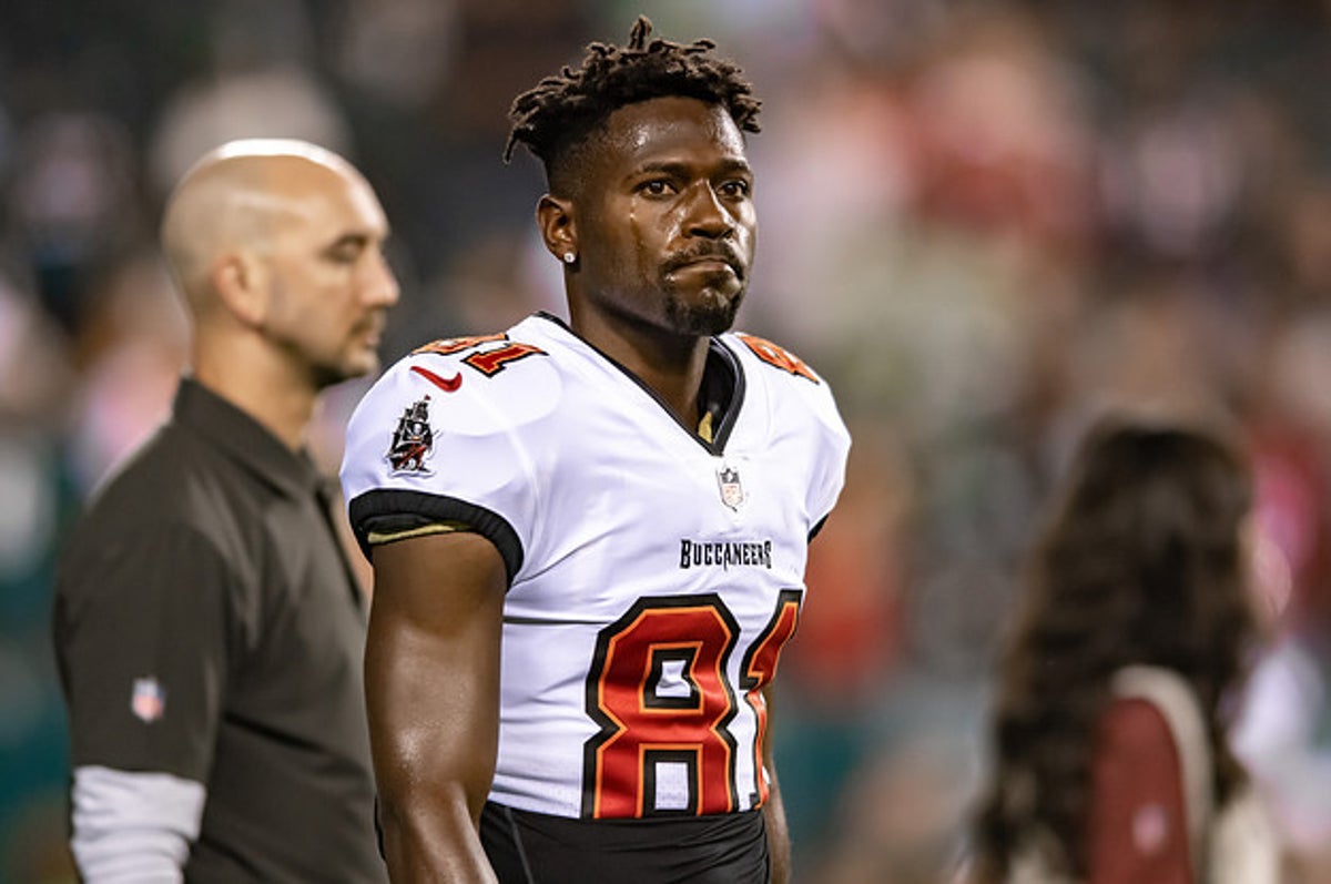 Tampa Bay Buccaneers release Antonio Brown after Sunday's mid-game