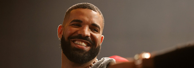 Drake Hands Out Stacks of Cash to Toronto Residents for Christmas, News