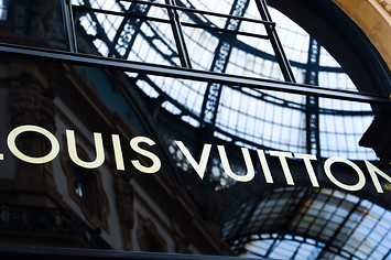 Animal rights activist Peta buys stake in Louis Vuitton - BBC News