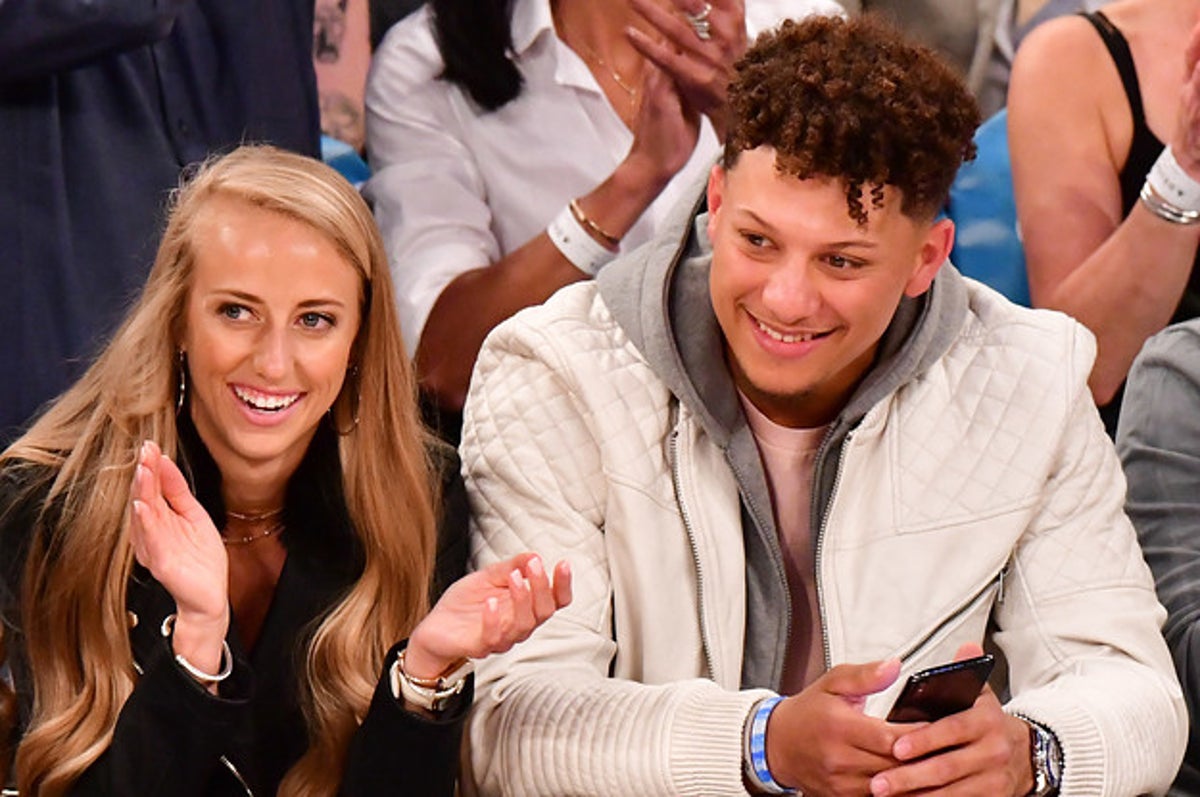 Patrick Mahomes' Wife Brittany Mathews Gives Shocking Green Energy in Neon  Mini Dress & Strappy Sandals at Miami Formula 1 Party