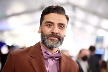 Oscar Isaac attends the 28th Screen Actors Guild Awards