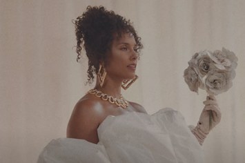 Alicia Keys in a music video.