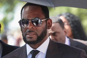 R. Kelly leaves a hearing in 2019
