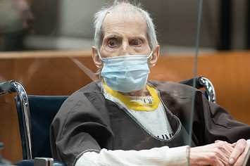 Robert Durst appears in court wearing a surgical mask.