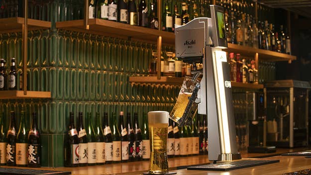 Asahi Super Dry will be bringing the latest in Japanese pint-pouring innovation to the UK with the launch of its perfect, one-button tech ‘Auto Pour Units’.