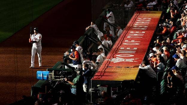 As the MLB playoff season starts to heat up, video has emerged of a scuffle breaking out between a White Sox and Astros fan at Minute Maid Park.