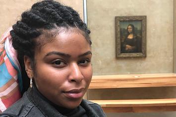 Darian Symoné Harvin stands in front of the 'Mona Lisa'