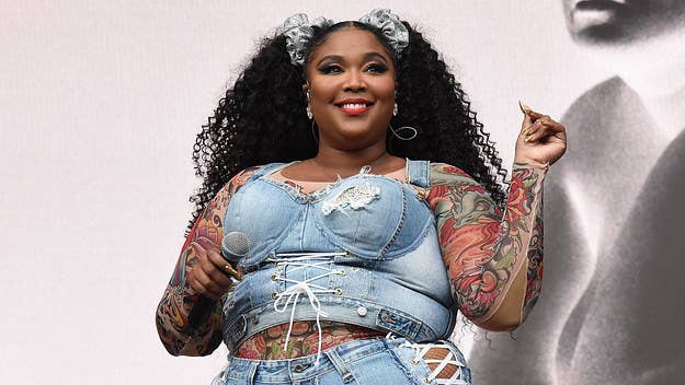 Performing at Art Basel, Lizzo covered Erykah Badu's classic 1997 song "Tyrone" and gave a shout-out to both her loves, Drake and Chris Evans.