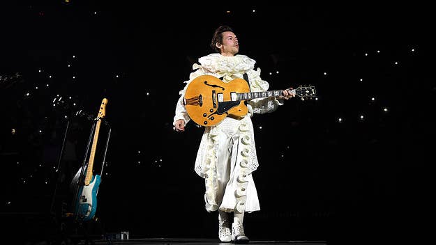 During his show at the Fiserv Forum in Milwaukee on Wednesday night, singer and actor Harry Styles helped a young fan come out to their mother.