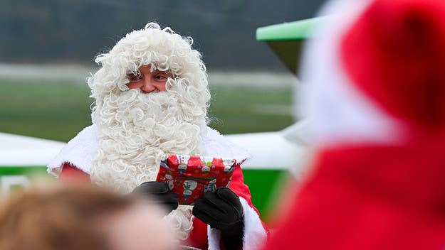 While the holiday season is finally among us, some experts have indicated that there’s a shortage of people willing to do appearances as Santa Claus.