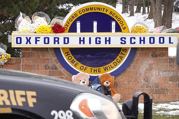 : Police keep watch outside of Oxford High School