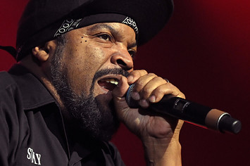 photo of Ice Cube on the Mic