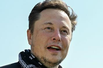 Elon Musk speaks at the Tesla Gigafactory