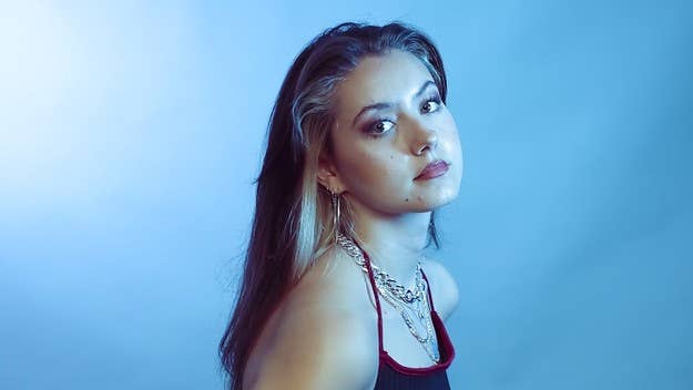 Dejey's making music for a few years, but after being discovered by songwriter Jake Gosling, she's now ready to release her debut EP, 'Kali Ma'.