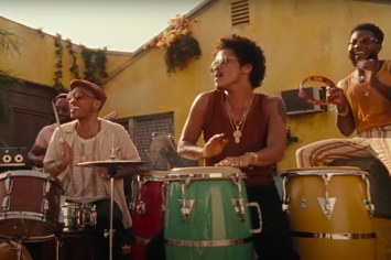 Bruno Mars + Anderson .Paak (Silk Sonic) – Skate