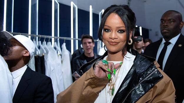 The clip features tweets and quotes from celebrities and public figures discussing their encounters with Rih, and they all agree that she smells amazing.