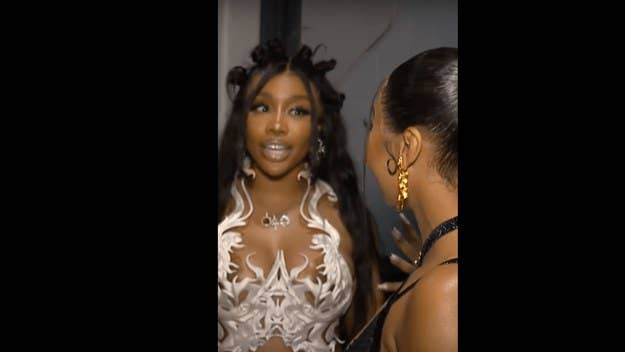 One of the best moments from Sunday’s VMAs actually happened backstage, when SZA approached Ashanti for what was a beautiful interaction between the two.