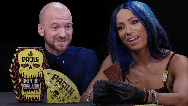 Every year, Sean Evans invites a celebrity guest to join him in the Paqui® #OneChipChallenege. This year, WWE® Superstar Sasha Banks® agreed. 
