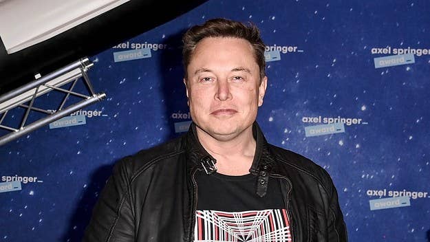 The Tesla CEO called out the tech giant via Twitter on Saturday. He expressed his support for Epic Games, which is suing Apple over its App Store policies.