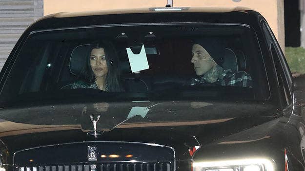After previously doing so in April, Travis Barker has once again demonstrated his hair braiding skills on the locks of girlfriend Kourtney Kardashian.