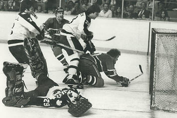 Toronto Maple Leafs and Montreal Canadiens face each other in 1979 playoffs